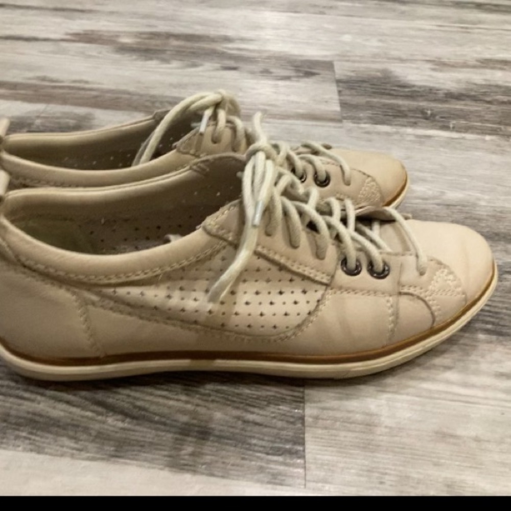 GEOX sneakers size 38. Patent leather. - Picture 6 of 8